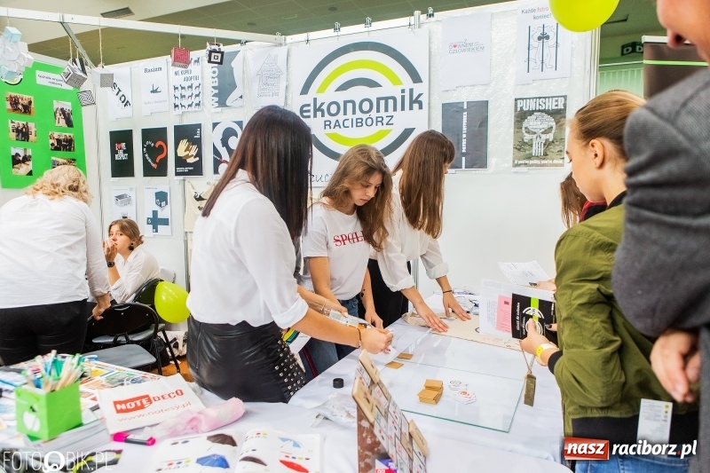 Zdjęcie w galerii na portalu naszraciborz.pl: Raciborski Festiwal Perspektyw. Arena Rafako pełna młodzieży  wiadomości z regionu