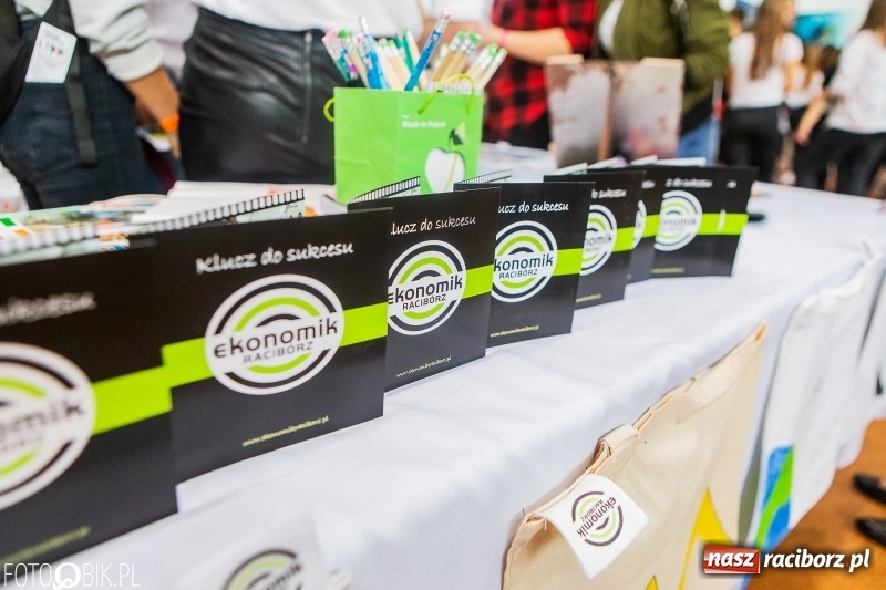 Zdjęcie w galerii na portalu naszraciborz.pl: Raciborski Festiwal Perspektyw. Arena Rafako pełna młodzieży  wiadomości z regionu