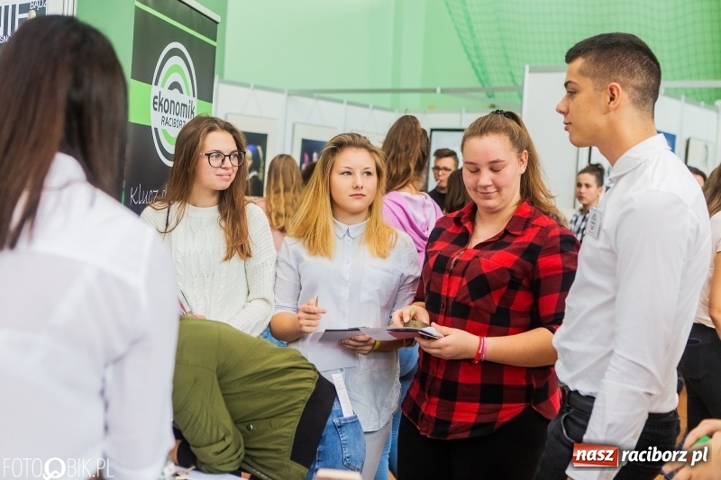 Zdjęcie w galerii na portalu naszraciborz.pl: Raciborski Festiwal Perspektyw. Arena Rafako pełna młodzieży  wiadomości z regionu