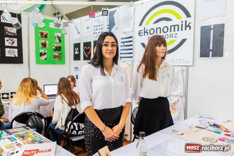 Zdjęcie w galerii na portalu naszraciborz.pl: Raciborski Festiwal Perspektyw. Arena Rafako pełna młodzieży  wiadomości z regionu