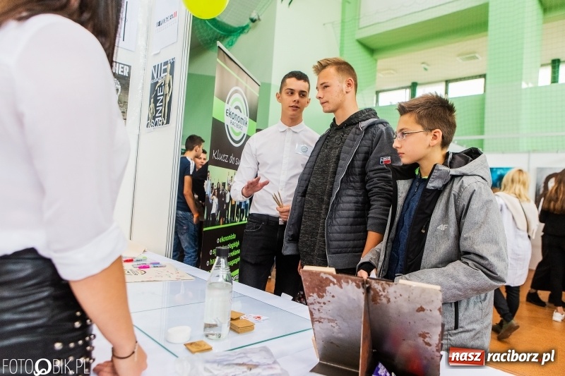 Zdjęcie w galerii na portalu naszraciborz.pl: Raciborski Festiwal Perspektyw. Arena Rafako pełna młodzieży  wiadomości z regionu