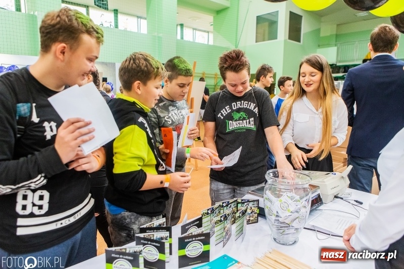 Zdjęcie w galerii na portalu naszraciborz.pl: Raciborski Festiwal Perspektyw. Arena Rafako pełna młodzieży  wiadomości z regionu