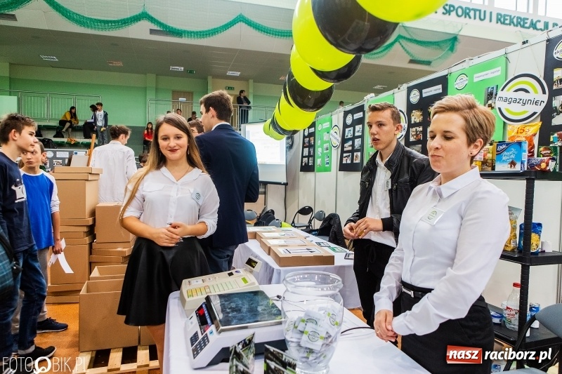 Zdjęcie w galerii na portalu naszraciborz.pl: Raciborski Festiwal Perspektyw. Arena Rafako pełna młodzieży  wiadomości z regionu
