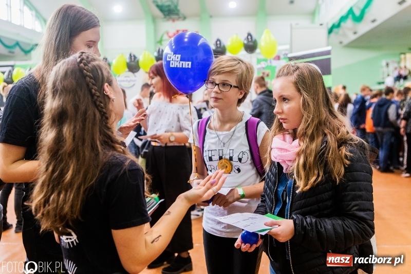 Zdjęcie w galerii na portalu naszraciborz.pl: Raciborski Festiwal Perspektyw. Arena Rafako pełna młodzieży  wiadomości z regionu