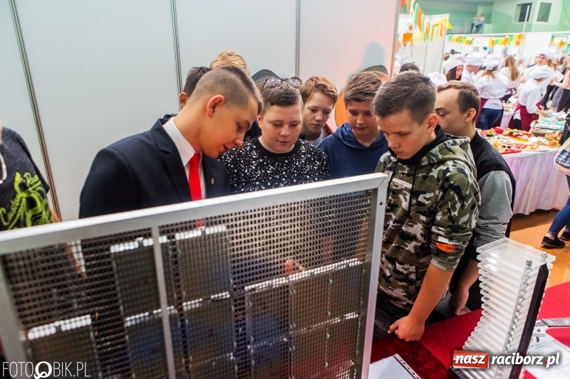 Zdjęcie w galerii na portalu naszraciborz.pl: Raciborski Festiwal Perspektyw. Arena Rafako pełna młodzieży  wiadomości z regionu