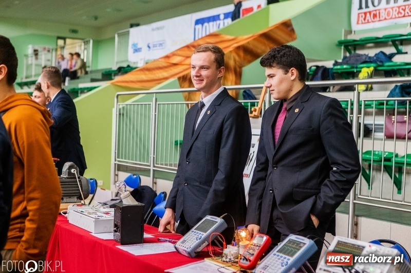 Zdjęcie w galerii na portalu naszraciborz.pl: Raciborski Festiwal Perspektyw. Arena Rafako pełna młodzieży  wiadomości z regionu