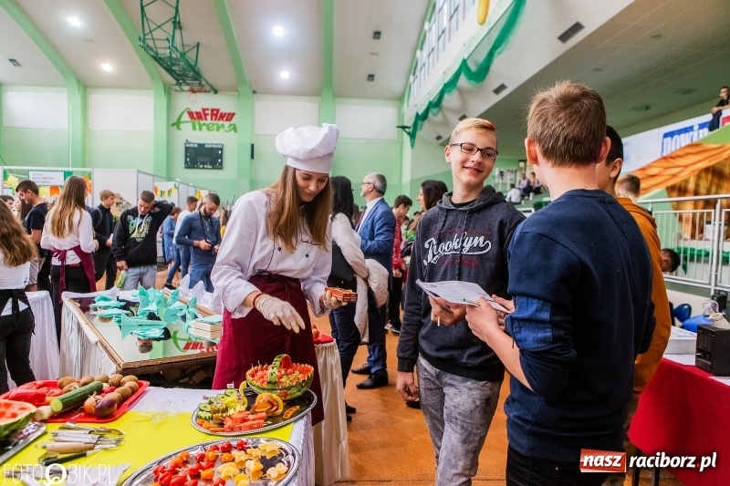 Zdjęcie w galerii na portalu naszraciborz.pl: Raciborski Festiwal Perspektyw. Arena Rafako pełna młodzieży  wiadomości z regionu