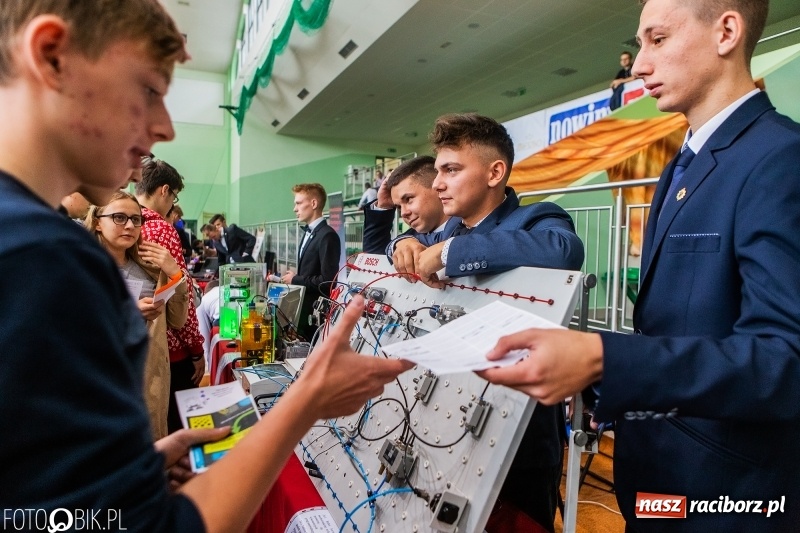 Zdjęcie w galerii na portalu naszraciborz.pl: Raciborski Festiwal Perspektyw. Arena Rafako pełna młodzieży  wiadomości z regionu