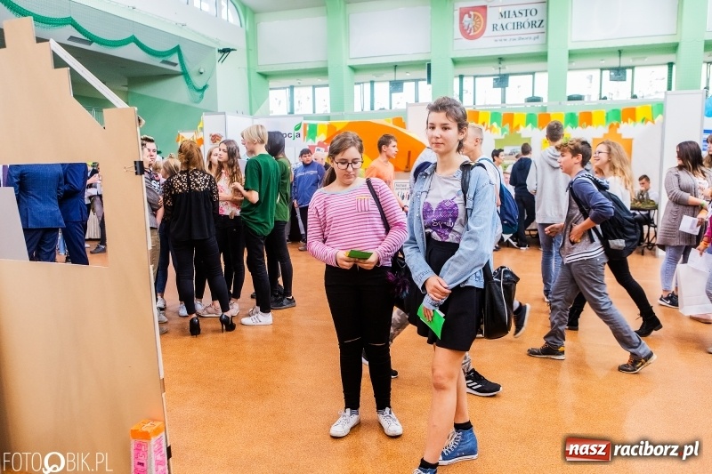 Zdjęcie w galerii na portalu naszraciborz.pl: Raciborski Festiwal Perspektyw. Arena Rafako pełna młodzieży  wiadomości z regionu