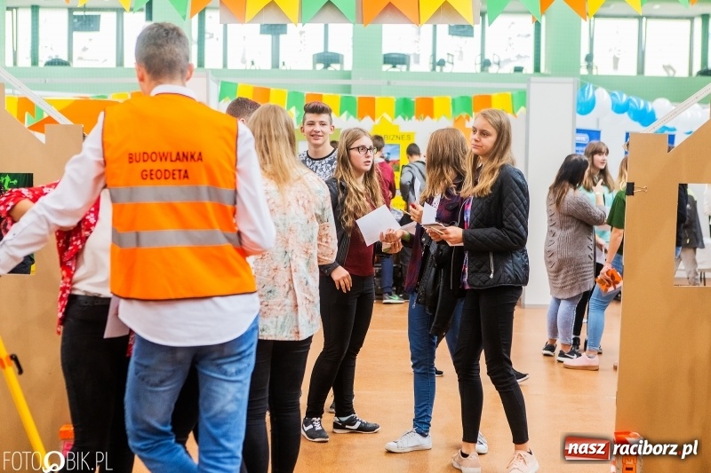 Zdjęcie w galerii na portalu naszraciborz.pl: Raciborski Festiwal Perspektyw. Arena Rafako pełna młodzieży  wiadomości z regionu