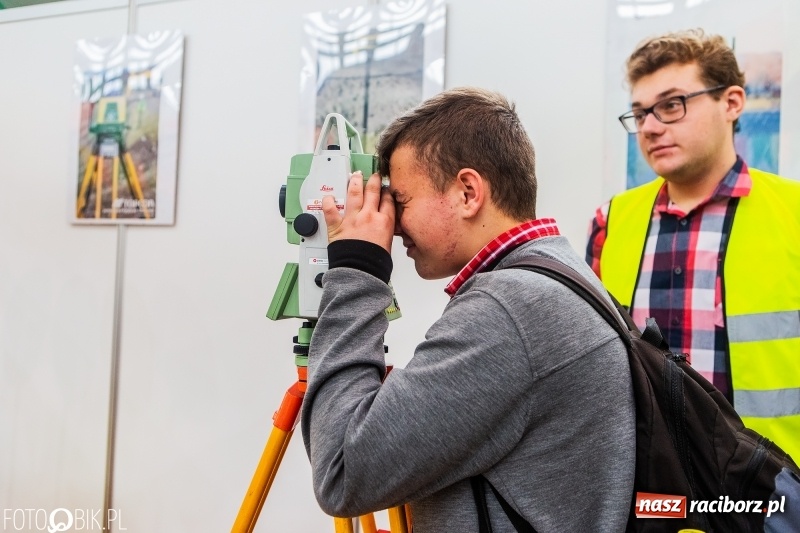 Zdjęcie w galerii na portalu naszraciborz.pl: Raciborski Festiwal Perspektyw. Arena Rafako pełna młodzieży  wiadomości z regionu