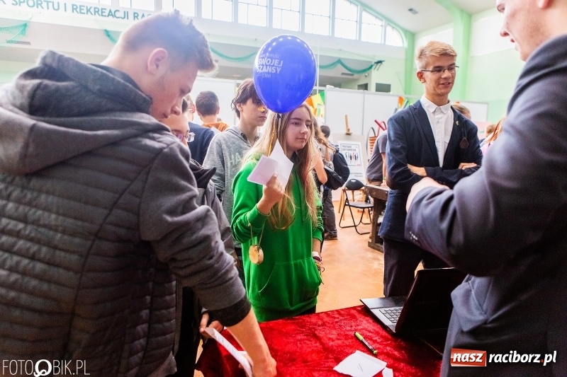 Zdjęcie w galerii na portalu naszraciborz.pl: Raciborski Festiwal Perspektyw. Arena Rafako pełna młodzieży  wiadomości z regionu