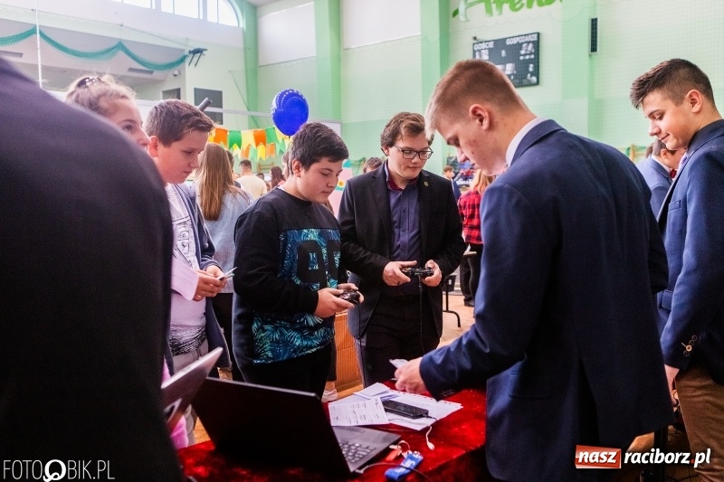 Zdjęcie w galerii na portalu naszraciborz.pl: Raciborski Festiwal Perspektyw. Arena Rafako pełna młodzieży  wiadomości z regionu