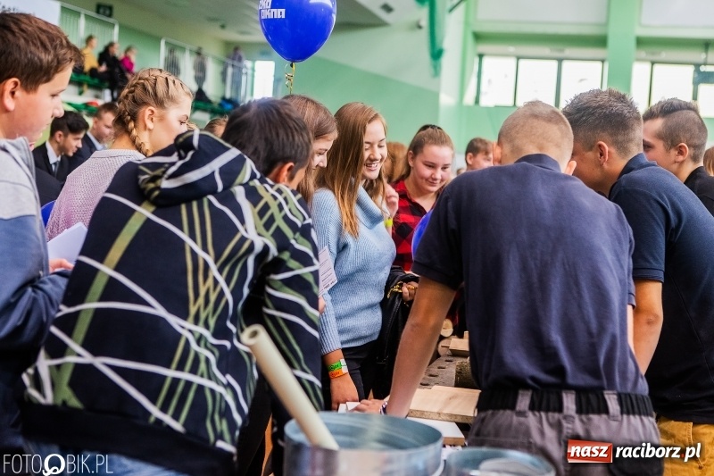 Zdjęcie w galerii na portalu naszraciborz.pl: Raciborski Festiwal Perspektyw. Arena Rafako pełna młodzieży  wiadomości z regionu