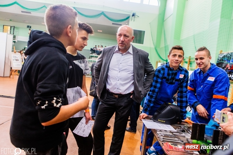 Zdjęcie w galerii na portalu naszraciborz.pl: Raciborski Festiwal Perspektyw. Arena Rafako pełna młodzieży  wiadomości z regionu