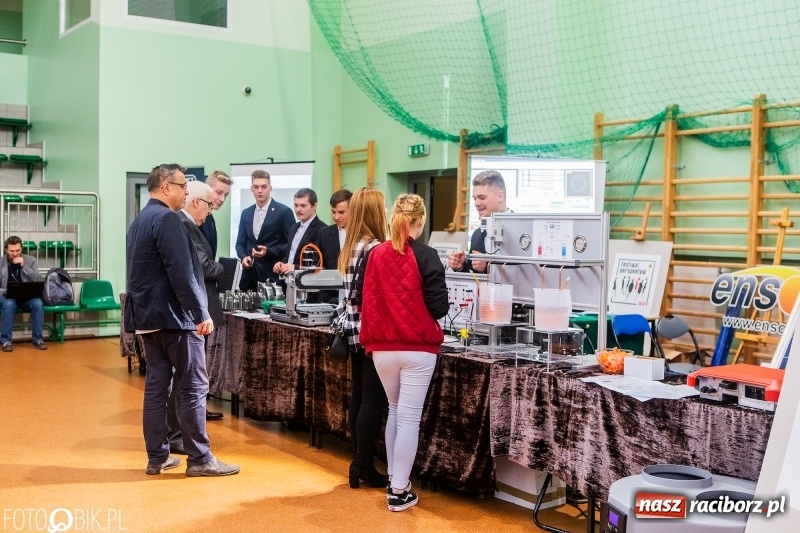 Zdjęcie w galerii na portalu naszraciborz.pl: Raciborski Festiwal Perspektyw. Arena Rafako pełna młodzieży  wiadomości z regionu