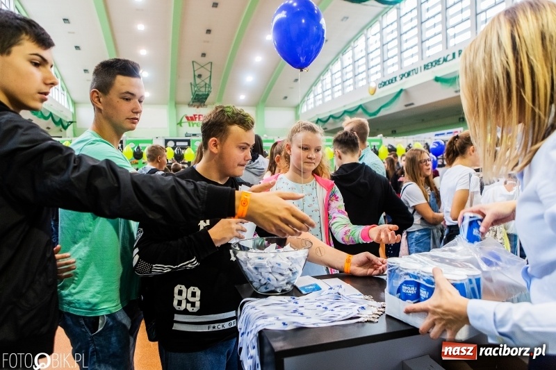 Zdjęcie w galerii na portalu naszraciborz.pl: Raciborski Festiwal Perspektyw. Arena Rafako pełna młodzieży  wiadomości z regionu