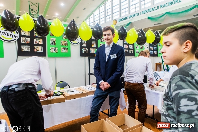 Zdjęcie w galerii na portalu naszraciborz.pl: Raciborski Festiwal Perspektyw. Arena Rafako pełna młodzieży  wiadomości z regionu