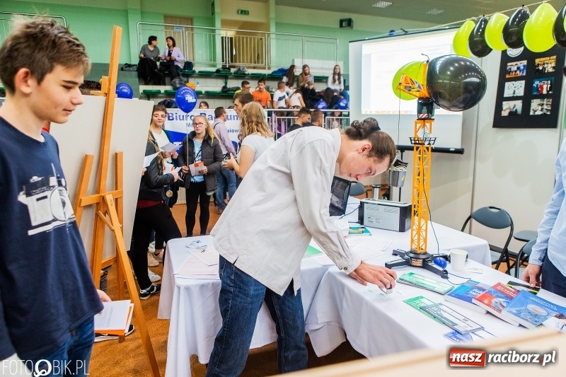 Zdjęcie w galerii na portalu naszraciborz.pl: Raciborski Festiwal Perspektyw. Arena Rafako pełna młodzieży  wiadomości z regionu
