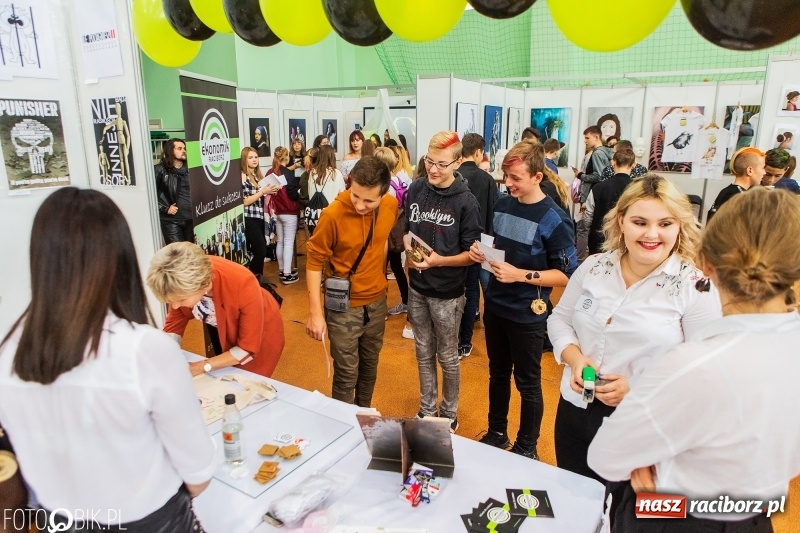 Zdjęcie w galerii na portalu naszraciborz.pl: Raciborski Festiwal Perspektyw. Arena Rafako pełna młodzieży  wiadomości z regionu