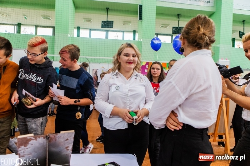Zdjęcie w galerii na portalu naszraciborz.pl: Raciborski Festiwal Perspektyw. Arena Rafako pełna młodzieży  wiadomości z regionu