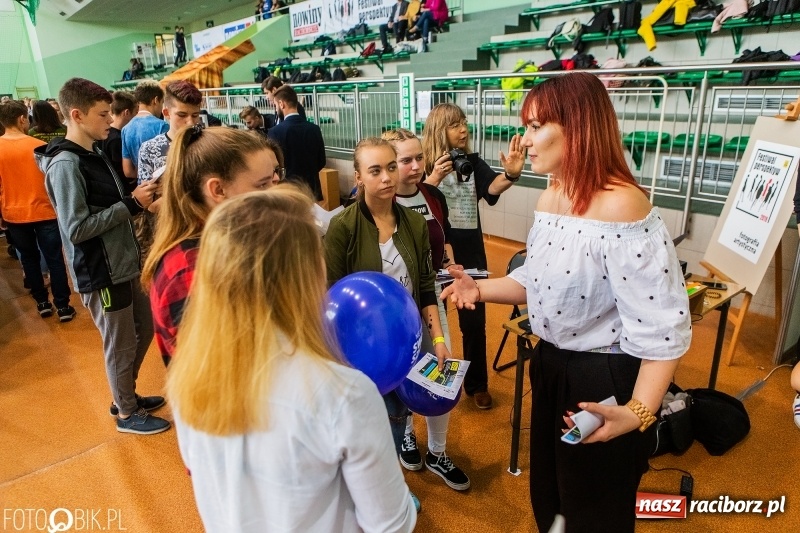 Zdjęcie w galerii na portalu naszraciborz.pl: Raciborski Festiwal Perspektyw. Arena Rafako pełna młodzieży  wiadomości z regionu