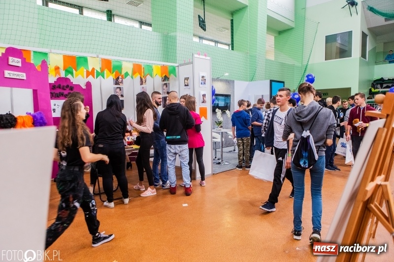 Zdjęcie w galerii na portalu naszraciborz.pl: Raciborski Festiwal Perspektyw. Arena Rafako pełna młodzieży  wiadomości z regionu