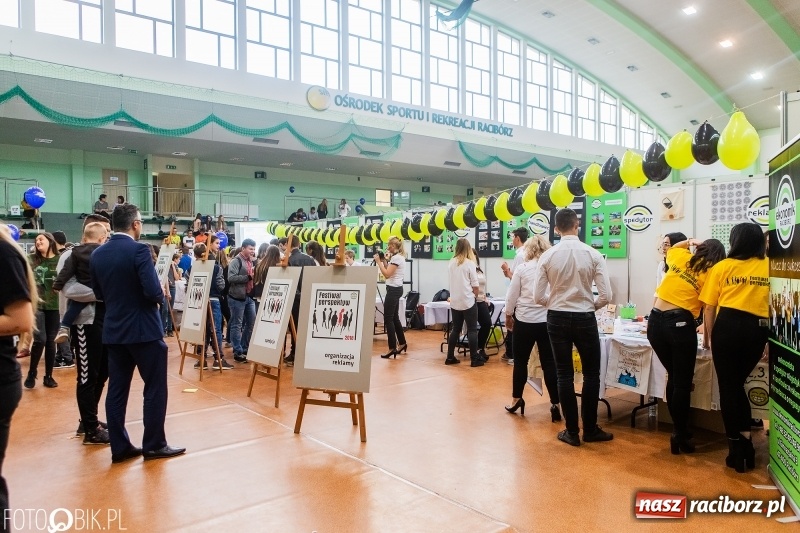 Zdjęcie w galerii na portalu naszraciborz.pl: Raciborski Festiwal Perspektyw. Arena Rafako pełna młodzieży  wiadomości z regionu