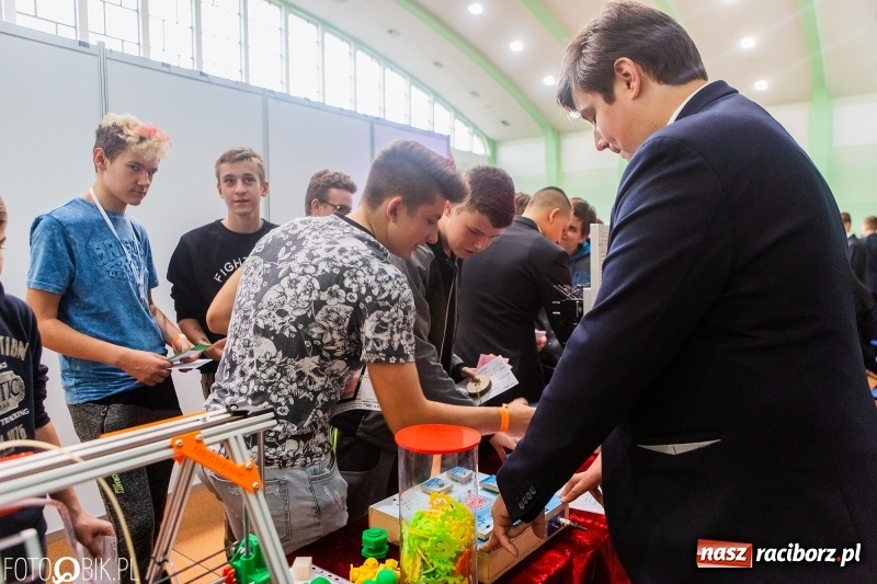 Zdjęcie w galerii na portalu naszraciborz.pl: Raciborski Festiwal Perspektyw. Arena Rafako pełna młodzieży  wiadomości z regionu