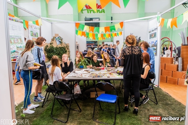 Zdjęcie w galerii na portalu naszraciborz.pl: Raciborski Festiwal Perspektyw. Arena Rafako pełna młodzieży  wiadomości z regionu