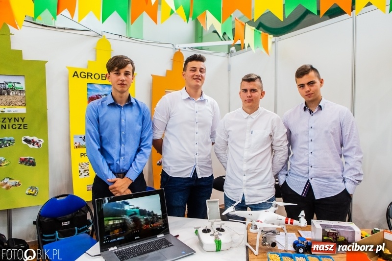 Zdjęcie w galerii na portalu naszraciborz.pl: Raciborski Festiwal Perspektyw. Arena Rafako pełna młodzieży  wiadomości z regionu