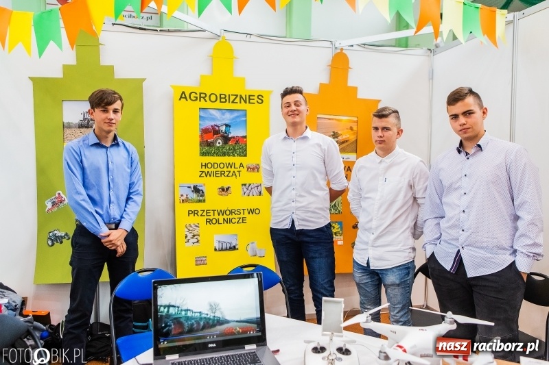 Zdjęcie w galerii na portalu naszraciborz.pl: Raciborski Festiwal Perspektyw. Arena Rafako pełna młodzieży  wiadomości z regionu