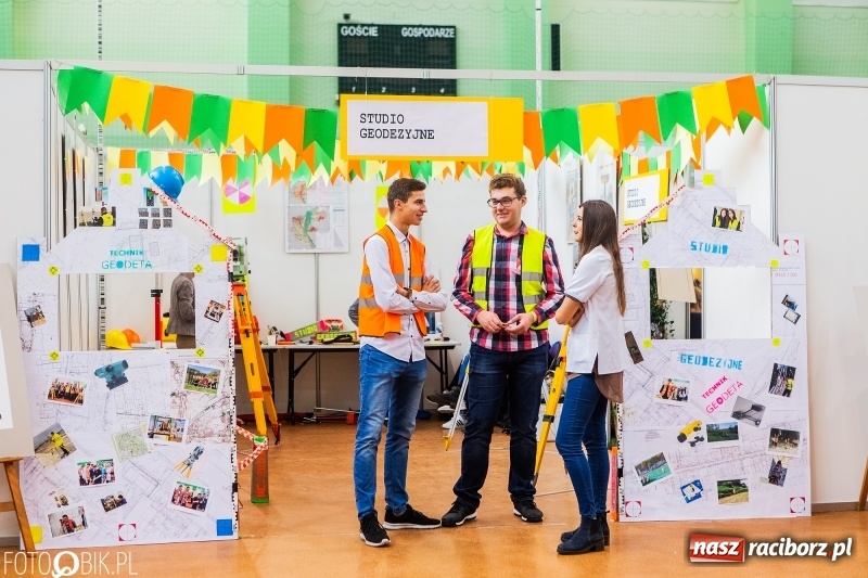 Zdjęcie w galerii na portalu naszraciborz.pl: Raciborski Festiwal Perspektyw. Arena Rafako pełna młodzieży  wiadomości z regionu