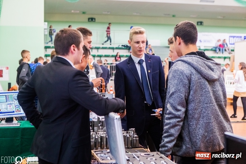 Zdjęcie w galerii na portalu naszraciborz.pl: Raciborski Festiwal Perspektyw. Arena Rafako pełna młodzieży  wiadomości z regionu