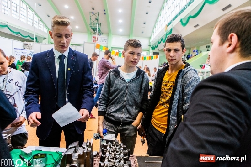 Zdjęcie w galerii na portalu naszraciborz.pl: Raciborski Festiwal Perspektyw. Arena Rafako pełna młodzieży  wiadomości z regionu