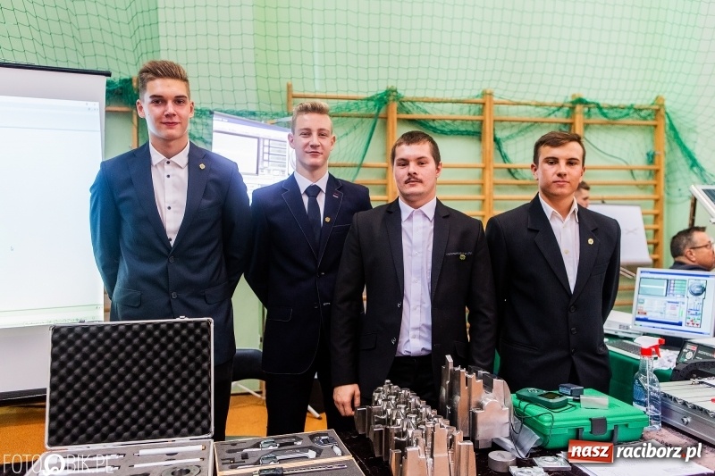 Zdjęcie w galerii na portalu naszraciborz.pl: Raciborski Festiwal Perspektyw. Arena Rafako pełna młodzieży  wiadomości z regionu