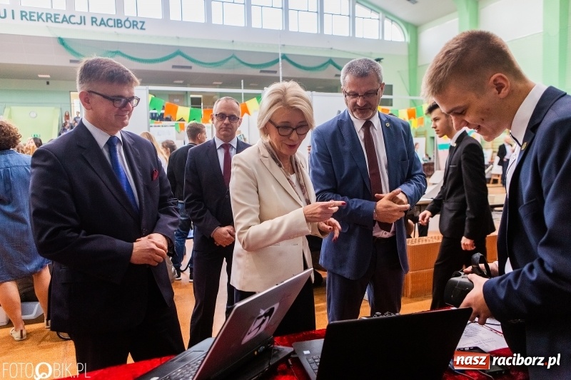 Zdjęcie w galerii na portalu naszraciborz.pl: Raciborski Festiwal Perspektyw. Arena Rafako pełna młodzieży  wiadomości z regionu
