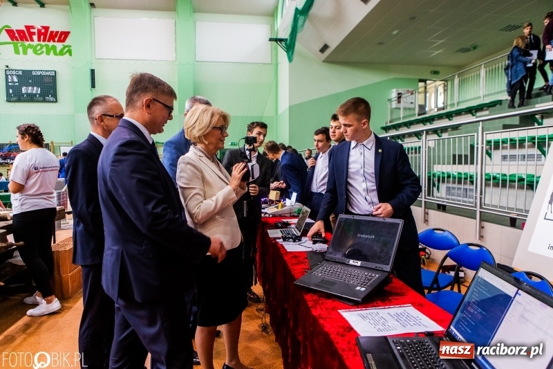 Zdjęcie w galerii na portalu naszraciborz.pl: Raciborski Festiwal Perspektyw. Arena Rafako pełna młodzieży  wiadomości z regionu