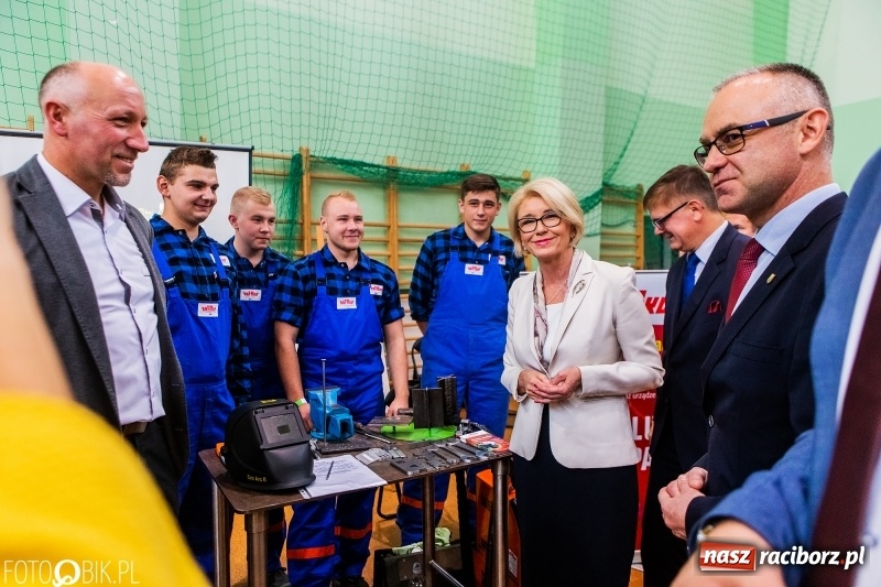 Zdjęcie w galerii na portalu naszraciborz.pl: Raciborski Festiwal Perspektyw. Arena Rafako pełna młodzieży  wiadomości z regionu