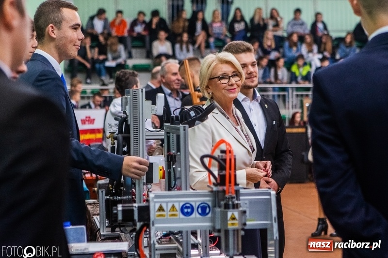 Zdjęcie w galerii na portalu naszraciborz.pl: Raciborski Festiwal Perspektyw. Arena Rafako pełna młodzieży  wiadomości z regionu