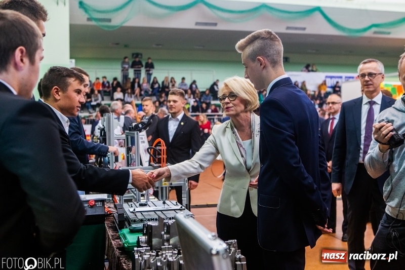 Zdjęcie w galerii na portalu naszraciborz.pl: Raciborski Festiwal Perspektyw. Arena Rafako pełna młodzieży  wiadomości z regionu