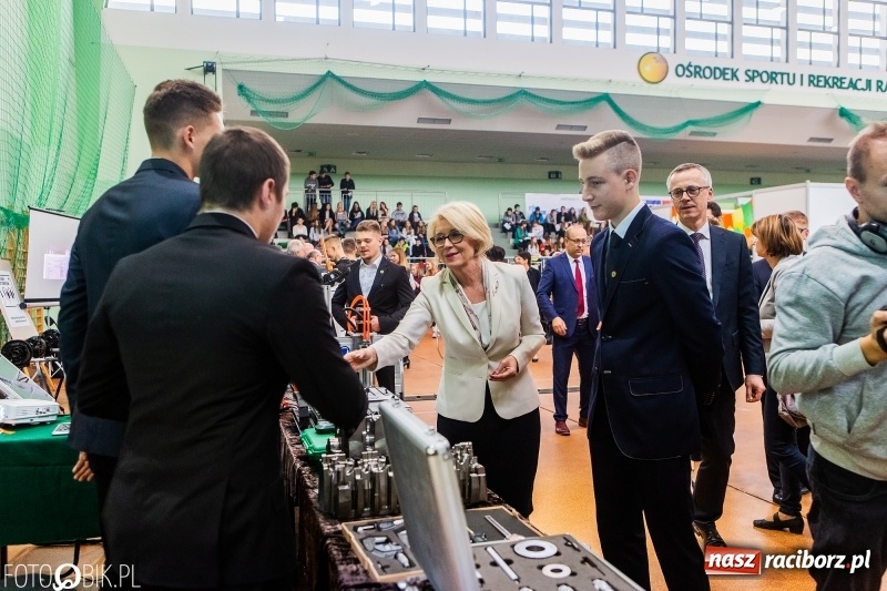 Zdjęcie w galerii na portalu naszraciborz.pl: Raciborski Festiwal Perspektyw. Arena Rafako pełna młodzieży  wiadomości z regionu