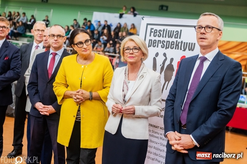 Zdjęcie w galerii na portalu naszraciborz.pl: Raciborski Festiwal Perspektyw. Arena Rafako pełna młodzieży  wiadomości z regionu