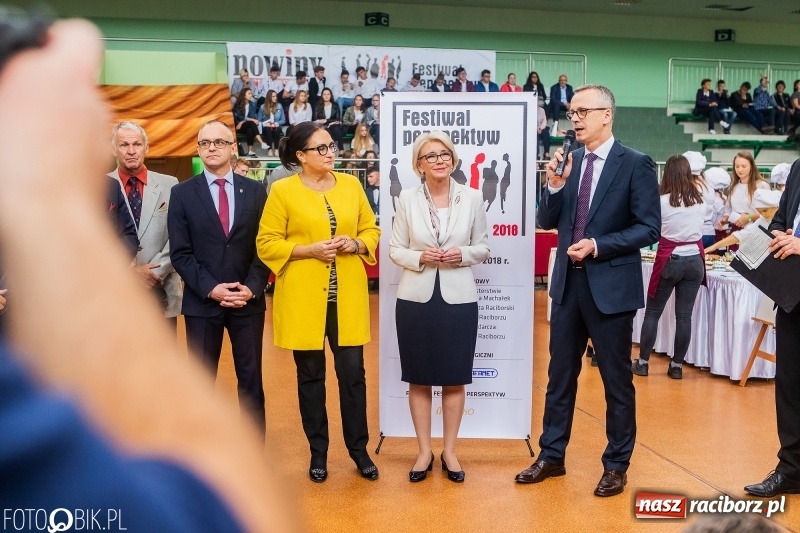 Zdjęcie w galerii na portalu naszraciborz.pl: Raciborski Festiwal Perspektyw. Arena Rafako pełna młodzieży  wiadomości z regionu