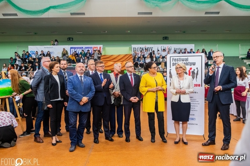 Zdjęcie w galerii na portalu naszraciborz.pl: Raciborski Festiwal Perspektyw. Arena Rafako pełna młodzieży  wiadomości z regionu