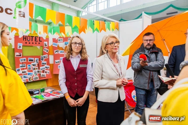 Zdjęcie w galerii na portalu naszraciborz.pl: Raciborski Festiwal Perspektyw. Arena Rafako pełna młodzieży  wiadomości z regionu