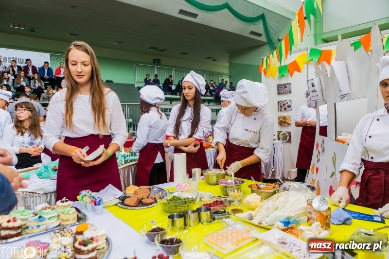Zdjęcie w galerii na portalu naszraciborz.pl: Raciborski Festiwal Perspektyw. Arena Rafako pełna młodzieży  wiadomości z regionu