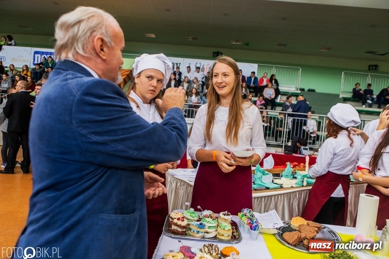 Zdjęcie w galerii na portalu naszraciborz.pl: Raciborski Festiwal Perspektyw. Arena Rafako pełna młodzieży  wiadomości z regionu