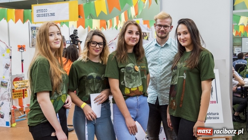 Zdjęcie w galerii na portalu naszraciborz.pl: Raciborski Festiwal Perspektyw. Arena Rafako pełna młodzieży  wiadomości z regionu