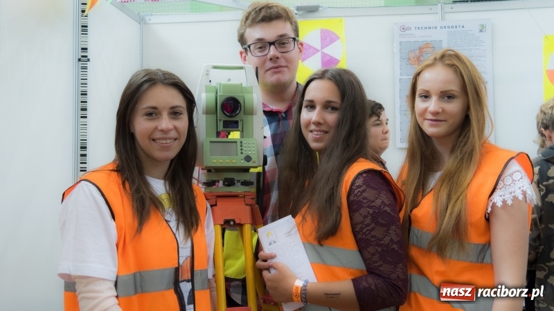 Zdjęcie w galerii na portalu naszraciborz.pl: Raciborski Festiwal Perspektyw. Arena Rafako pełna młodzieży  wiadomości z regionu